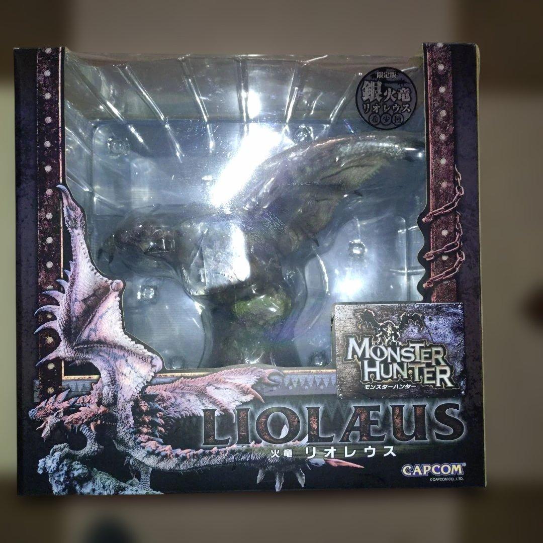 モンスターハンター　リオレウス　 フィギュア　限定版　銀火竜　リオレウス希少種