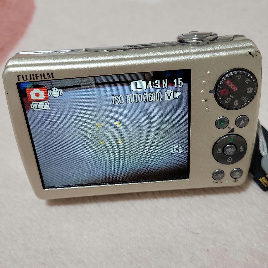 Fujifilm FinePix F200EXR シルバー中古本体のみ充電器ナシ