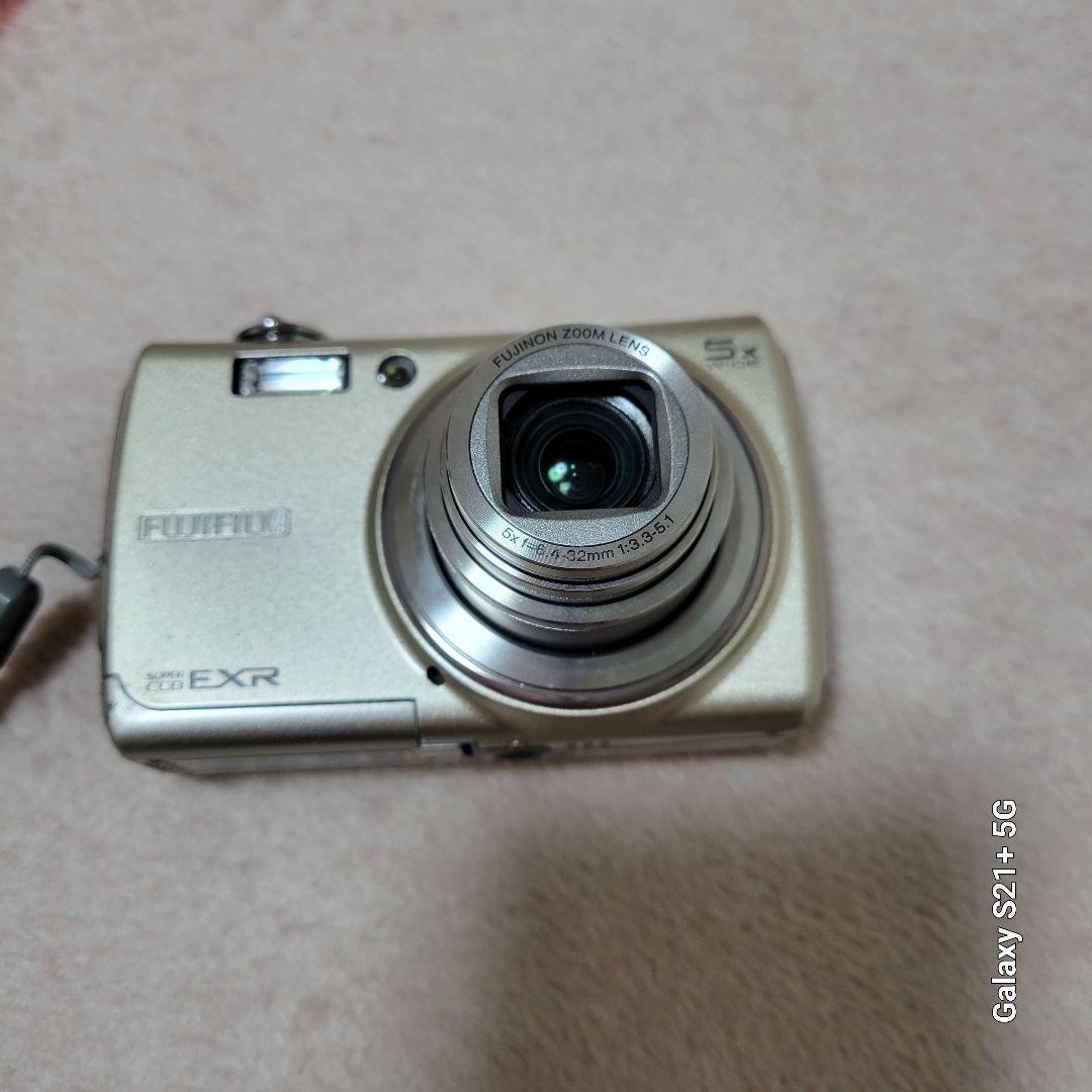 Fujifilm FinePix F200EXR シルバー中古本体のみ充電器ナシ