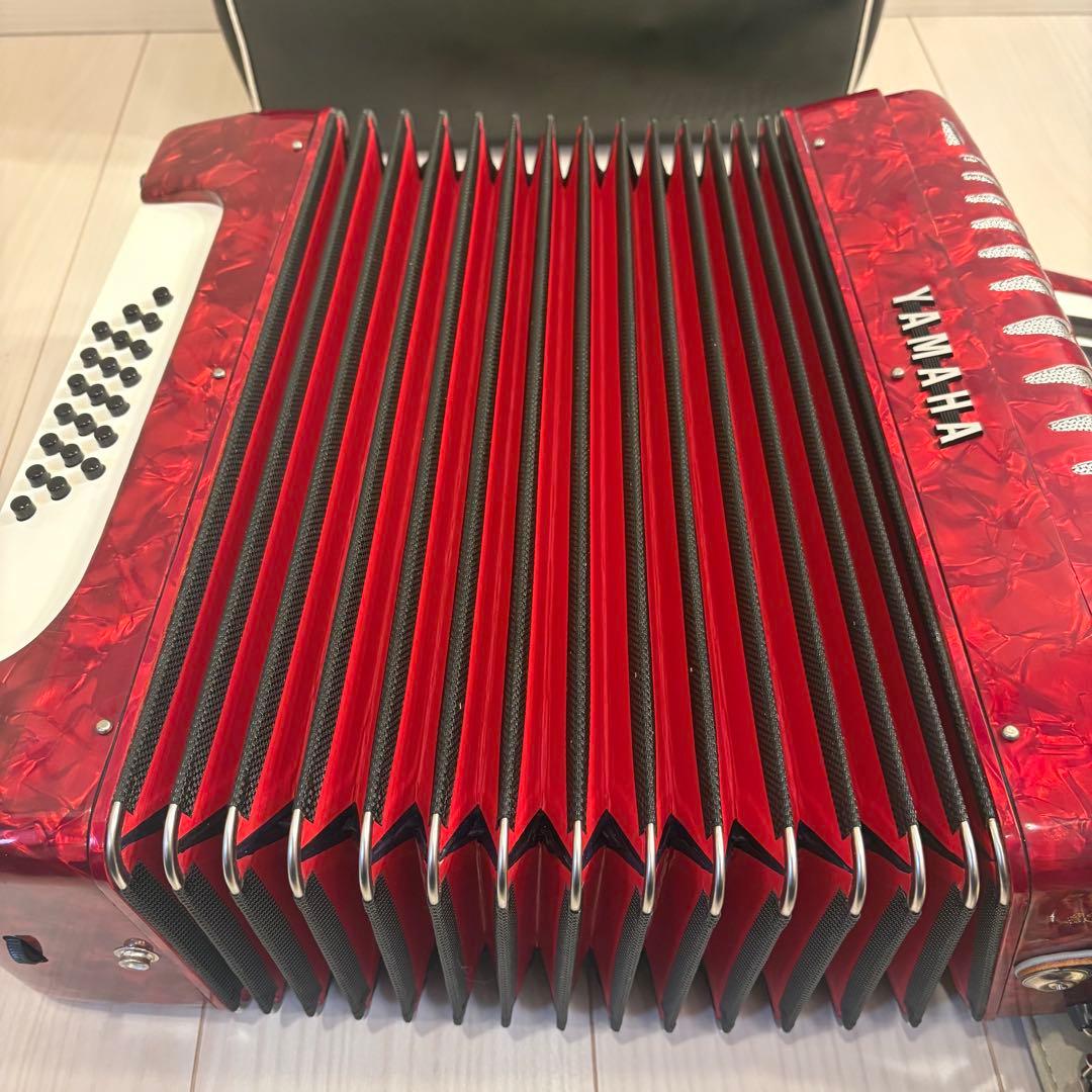 【美品】YAMAHA アコーディオン ケース付 32鍵盤 レッド ヤマハ