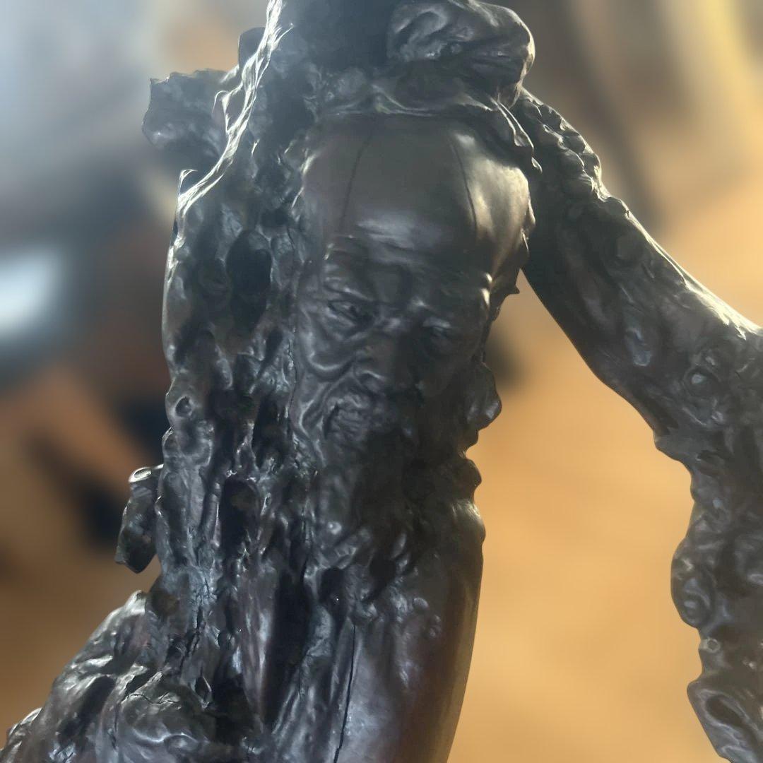 奇妙な流木オブジェ人物が彫刻あり