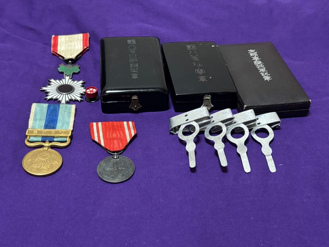 旧日本軍 勲章6点＋勲章吊り金具まとめ売り