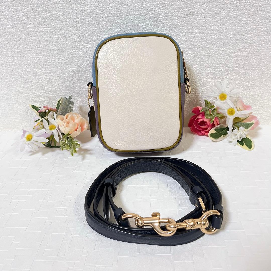 【美品】COACH ショルダーバッグ ミニバッグ スマホショルダー チャーム付き