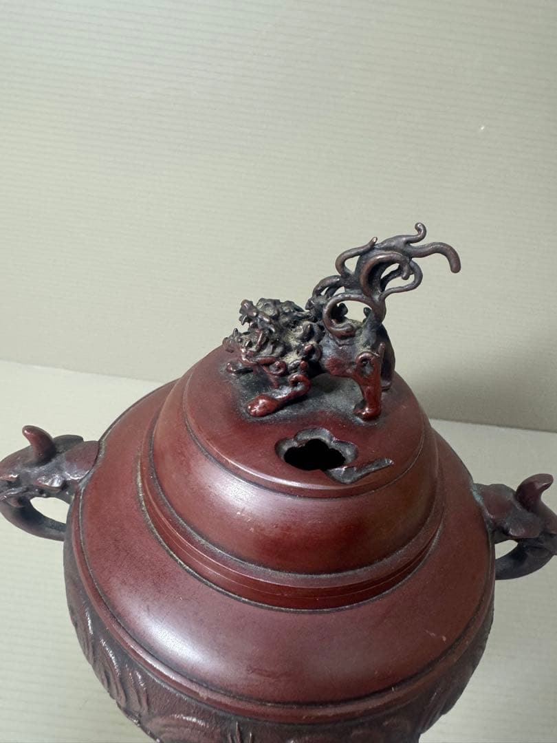 2137 吉秀 銘 獅子摘蓋 龍文 竜地紋 鋳銅 三つ足　香炉