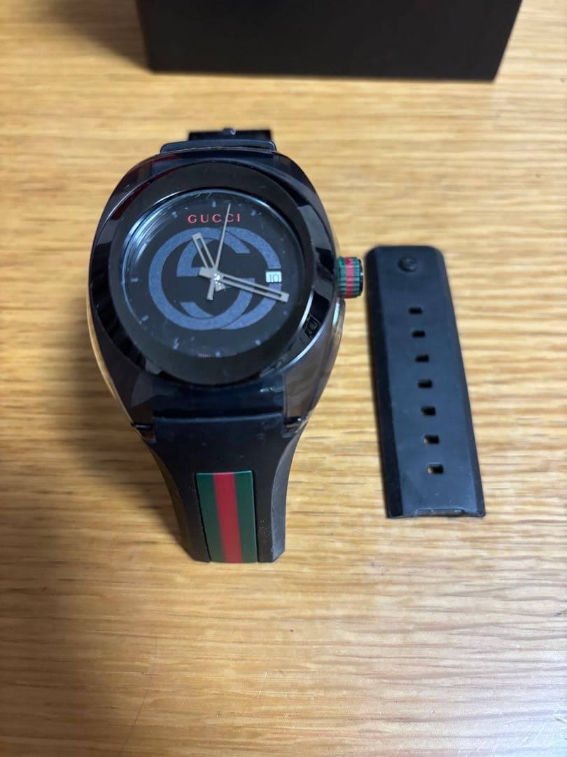 グッチ腕時計 GUCCI YA137107A　ベルト破損品