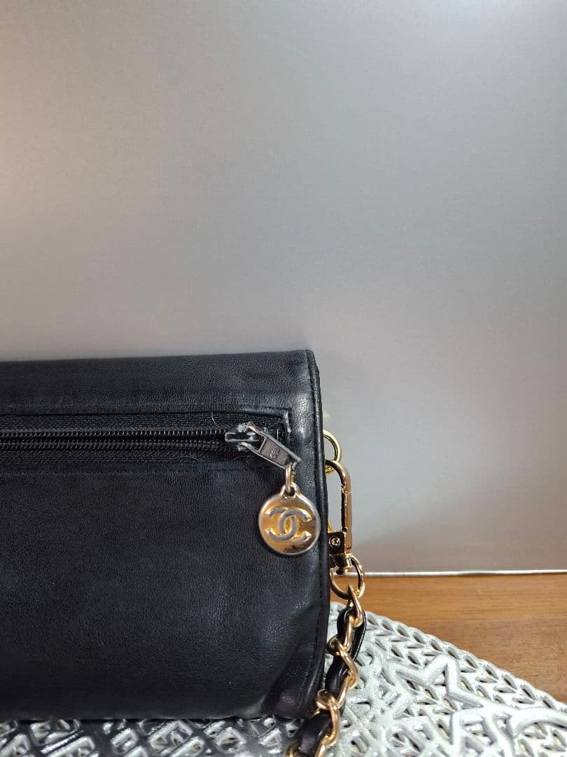 CHANEL 　デカココ　ラムスキン　二つ折り財布　斜め掛け
