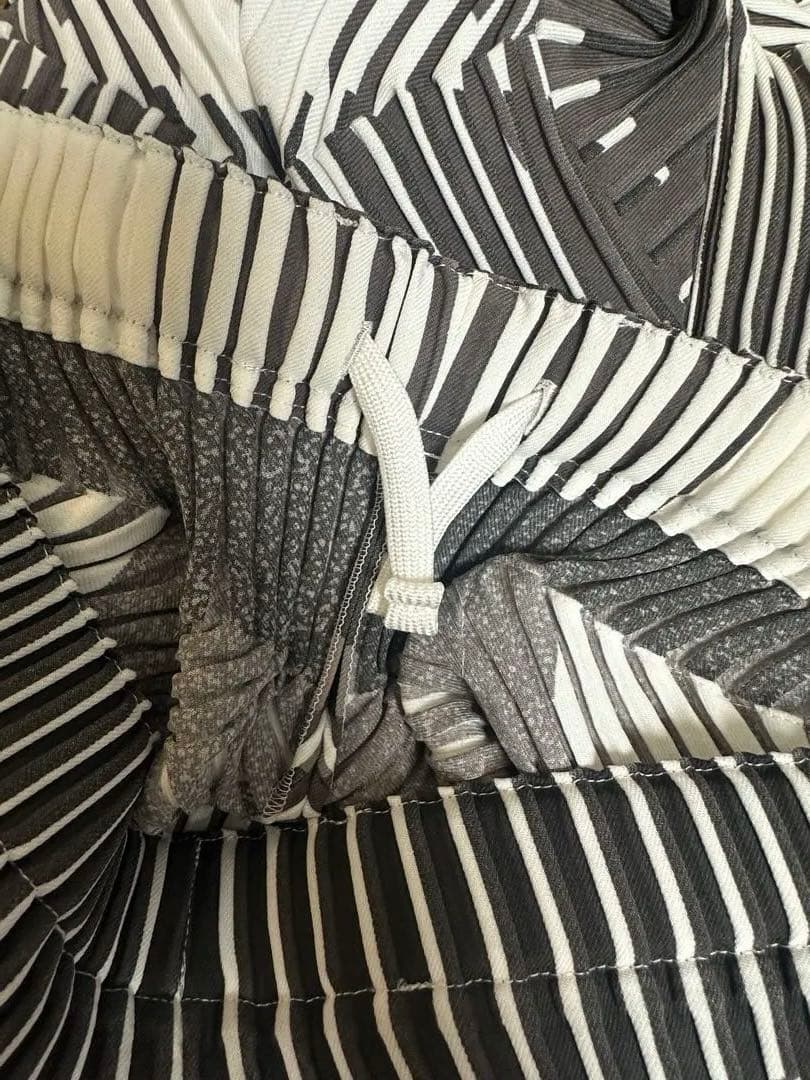 【最終値下げ】ISSEYMIYAKE A-POCABLE パンツ