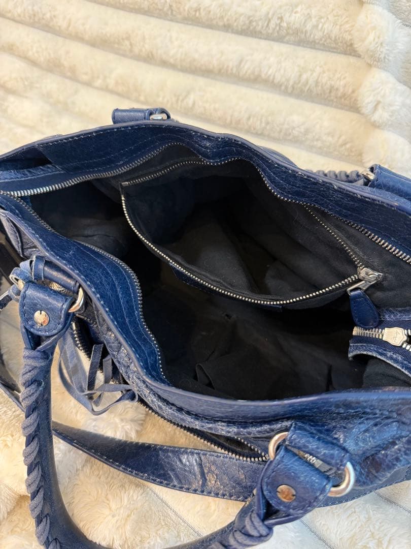 BALENCIAGA ネイビー レザー ハンドバッグ