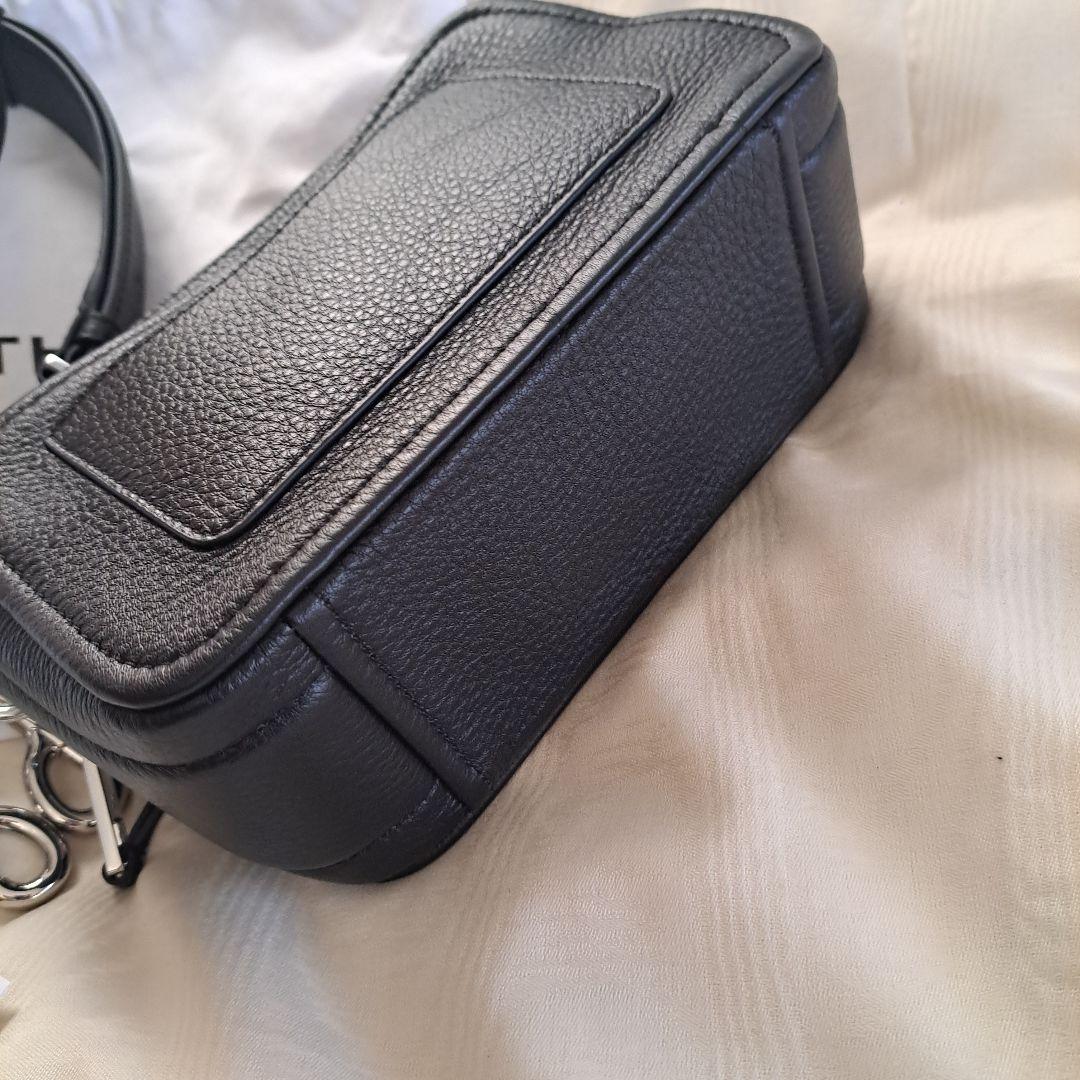 MARC JACOBS ブラックショルダーバッグ