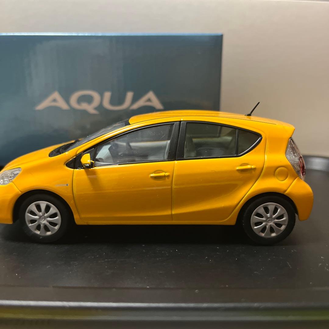 非売品　トヨタ　AQUA アクア　カラーサンプル　イエロー