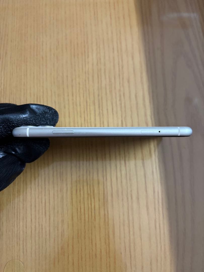 iPhone11本体 64GB 最大容量70% lightningケーブル付き