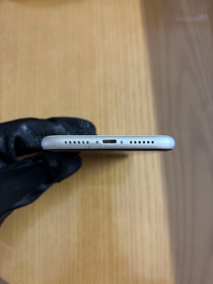 iPhone11本体 64GB 最大容量70% lightningケーブル付き