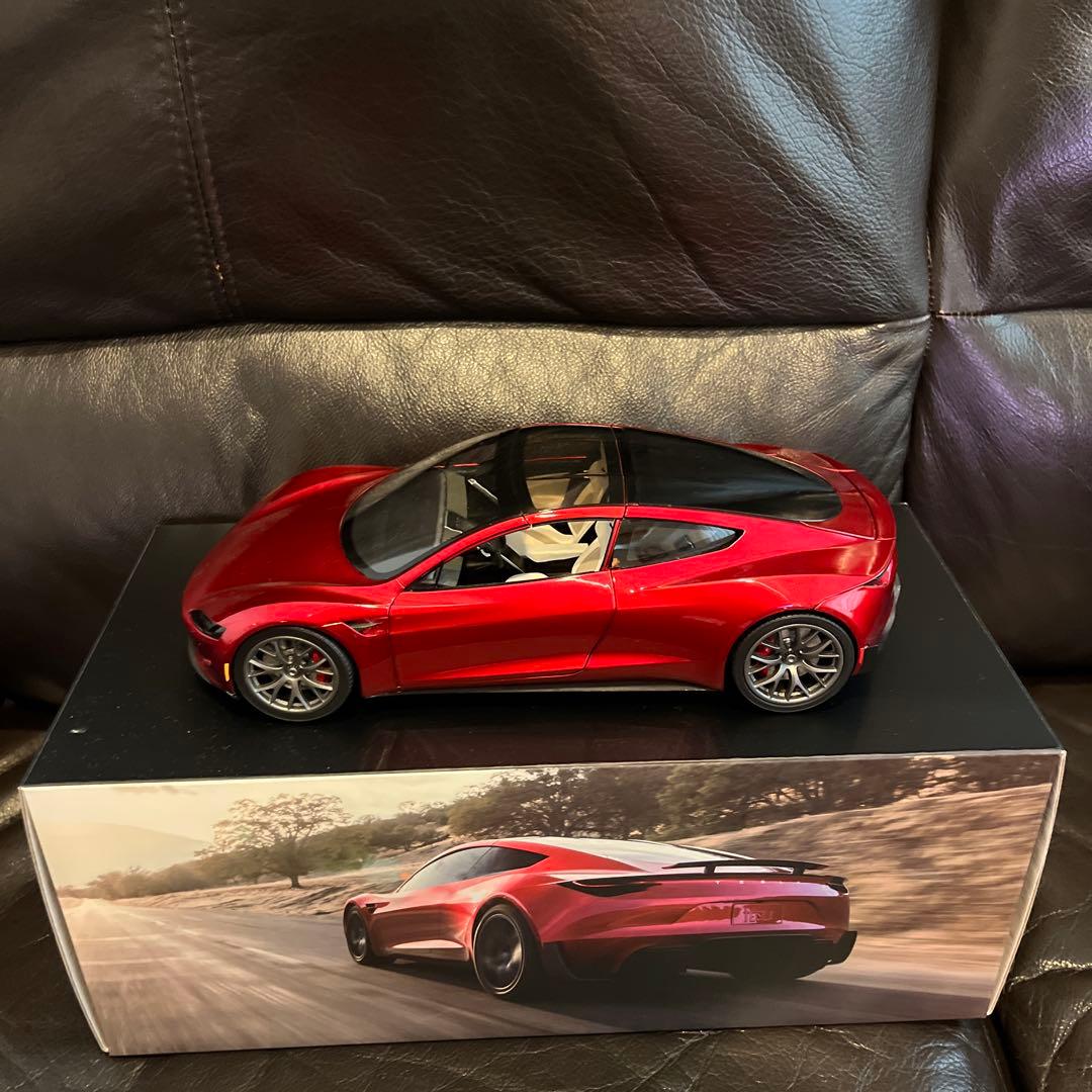 パ*□様 【レア売り切れ品】テスラ　ロードスター 1:18スケール　オフィシャル