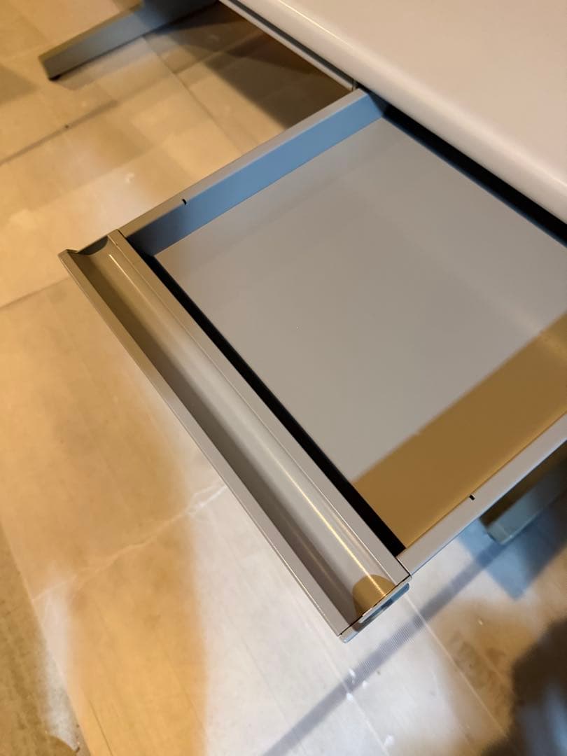 引き出し付きグレーオフィスデスク　引き取り限定