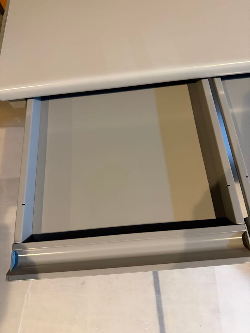 引き出し付きグレーオフィスデスク　引き取り限定