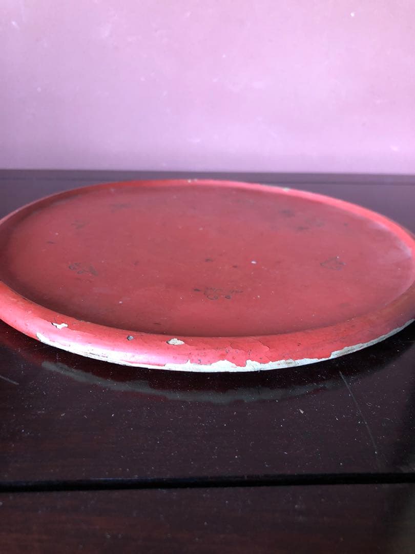 蔵にあった古式の朱塗蒔絵丸盆