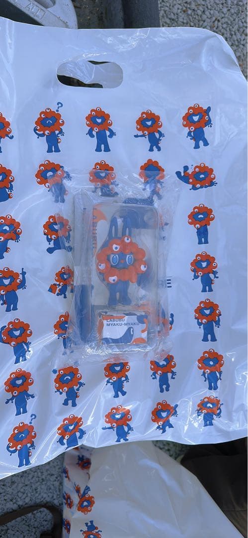 万博限定 LABUBU MYAKU-MYAKUストラップ付フィギュア