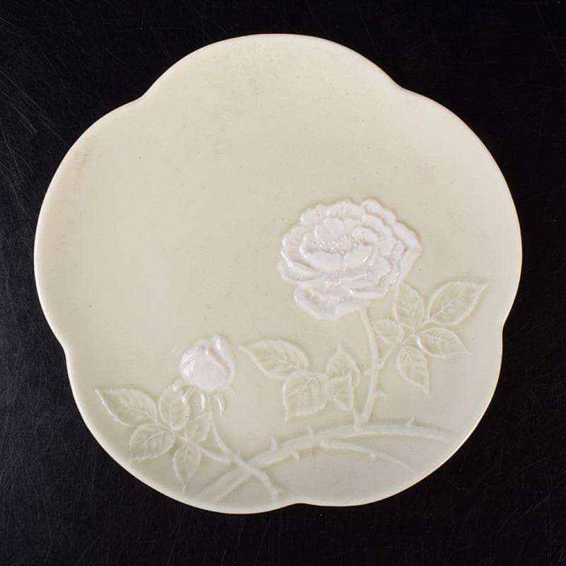 出石焼　牡丹刻　輪花皿　十九客　時代箱付　N　7093A