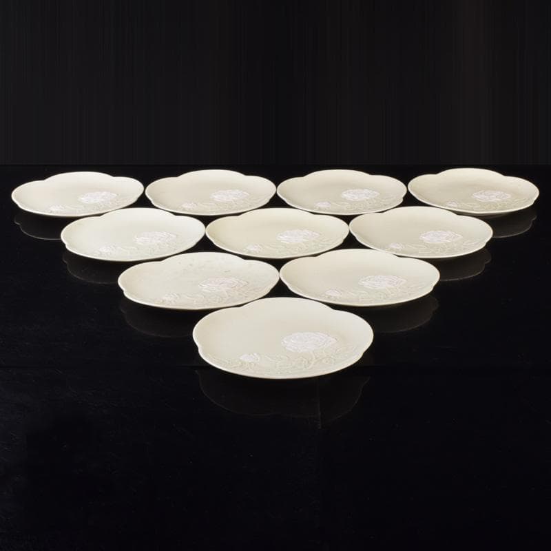 出石焼　牡丹刻　輪花皿　十九客　時代箱付　N　7093A