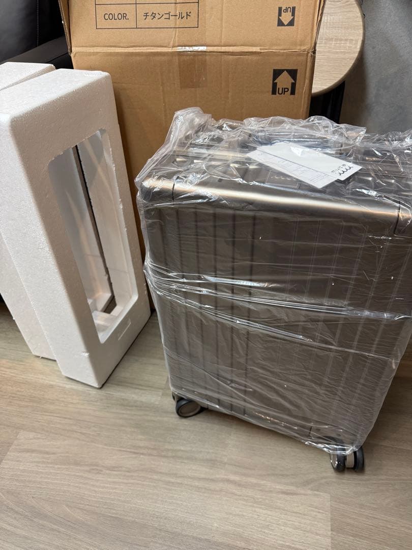 muta スーツケース38L キャリーカート チタンゴールド　新品、未使用