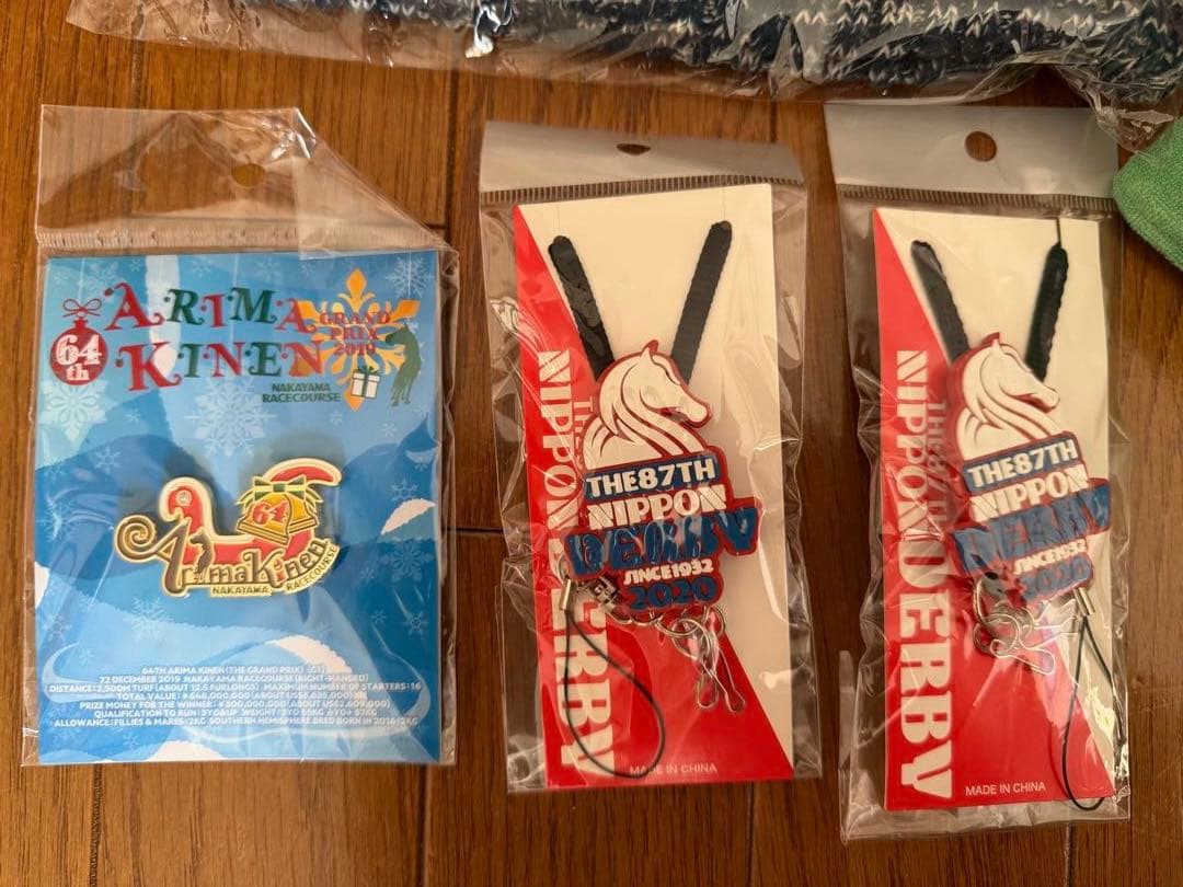 【競馬】タオル.帽子.ヘアゴム.ネックストラップ.ピンバッチ他14点セット