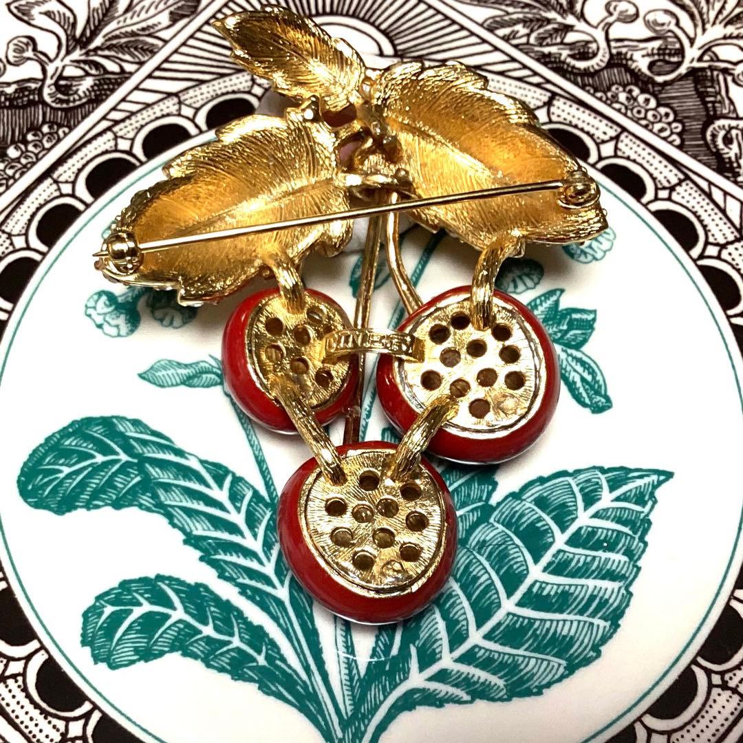 CINER コスチュームジュエリーエナメルとビジューのさくらんぼブローチ