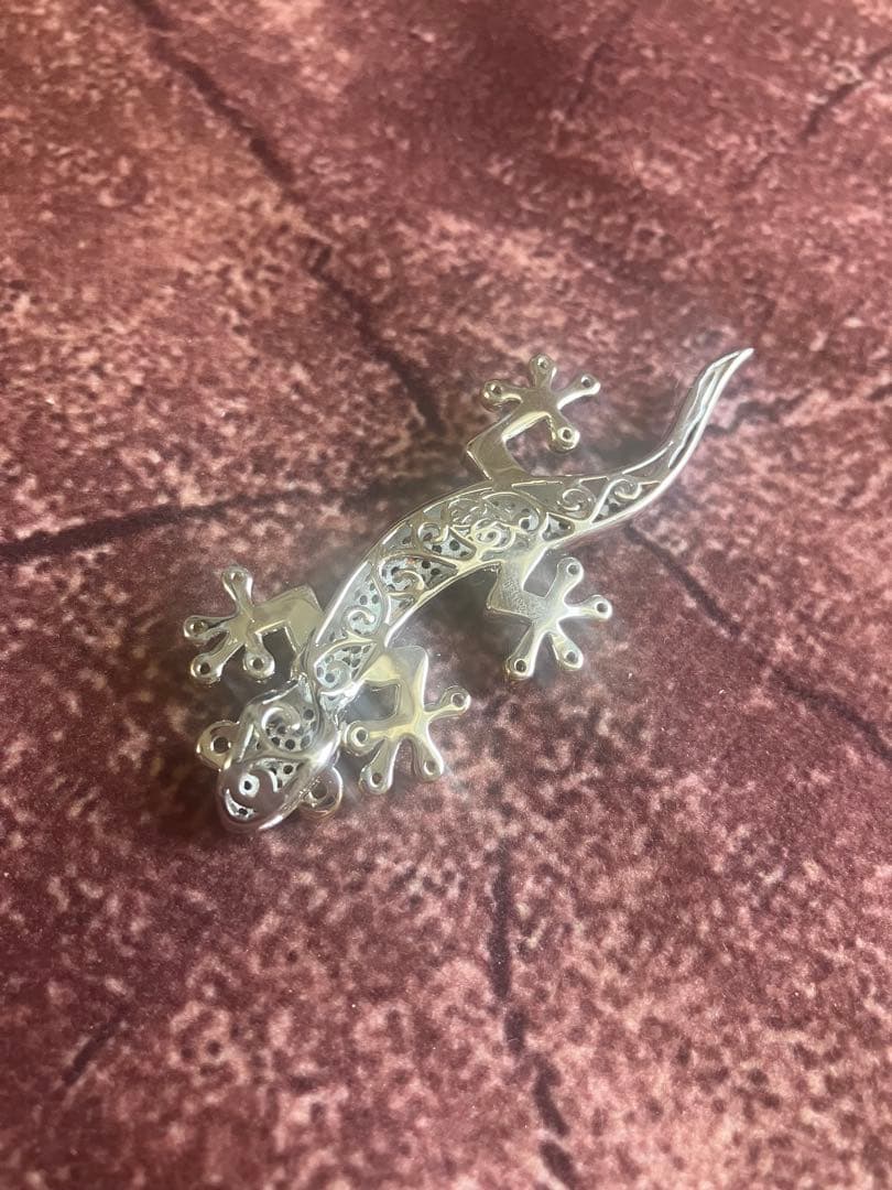 【一点物】トカゲ　ペンダントトップ　【宝石】