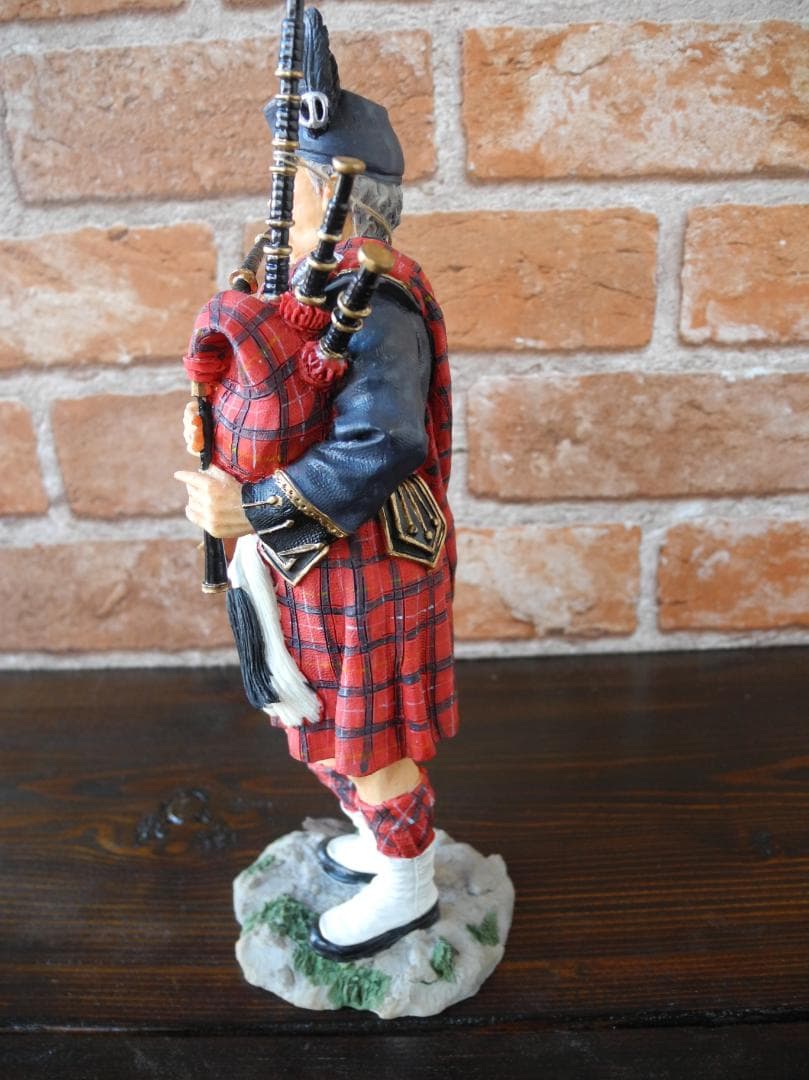 【希少品】レトロなハンドメイド／バグパイパーフィギュア・ティン缶セット