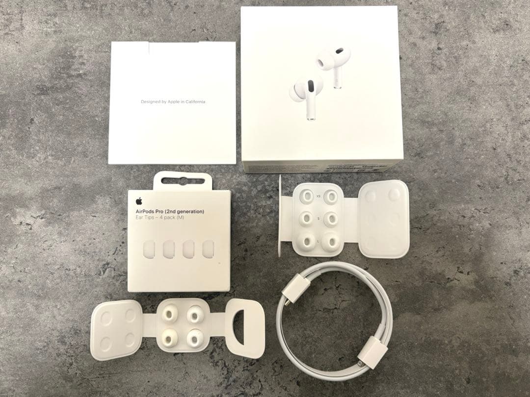 AirPods Pro 第2世代 新品Mイヤーチップ+Spigenケース2個