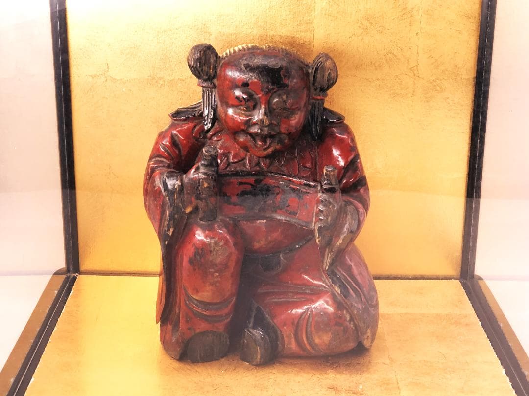 【 清朝木彫 】　巻物を見せる唐人　鑑賞ケース付き