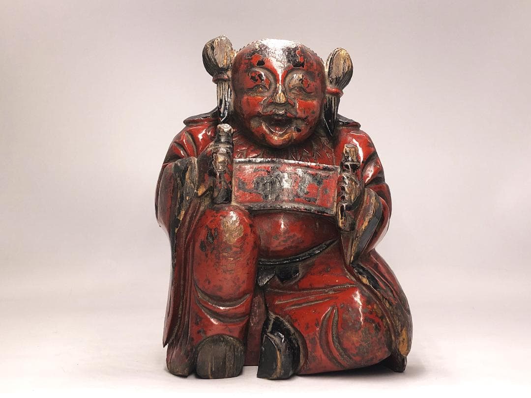 【 清朝木彫 】　巻物を見せる唐人　鑑賞ケース付き