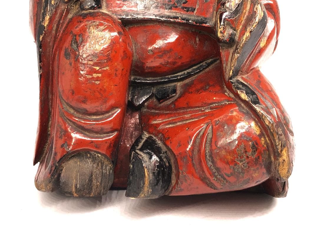 【 清朝木彫 】　巻物を見せる唐人　鑑賞ケース付き