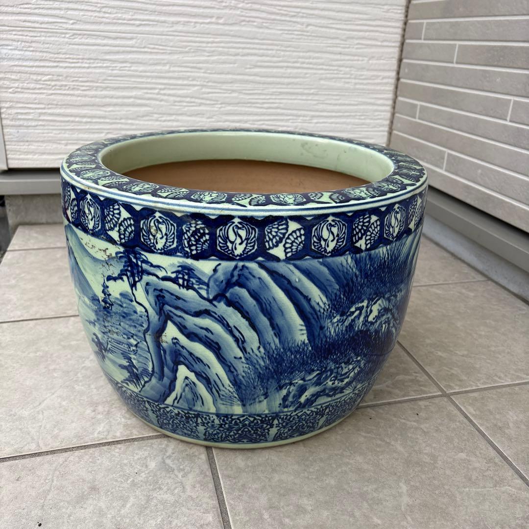 火鉢 陶器鉢 染付 古民具 睡蓮鉢 金魚鉢 有田焼 水鉢 花柄 彫り 伊万里焼