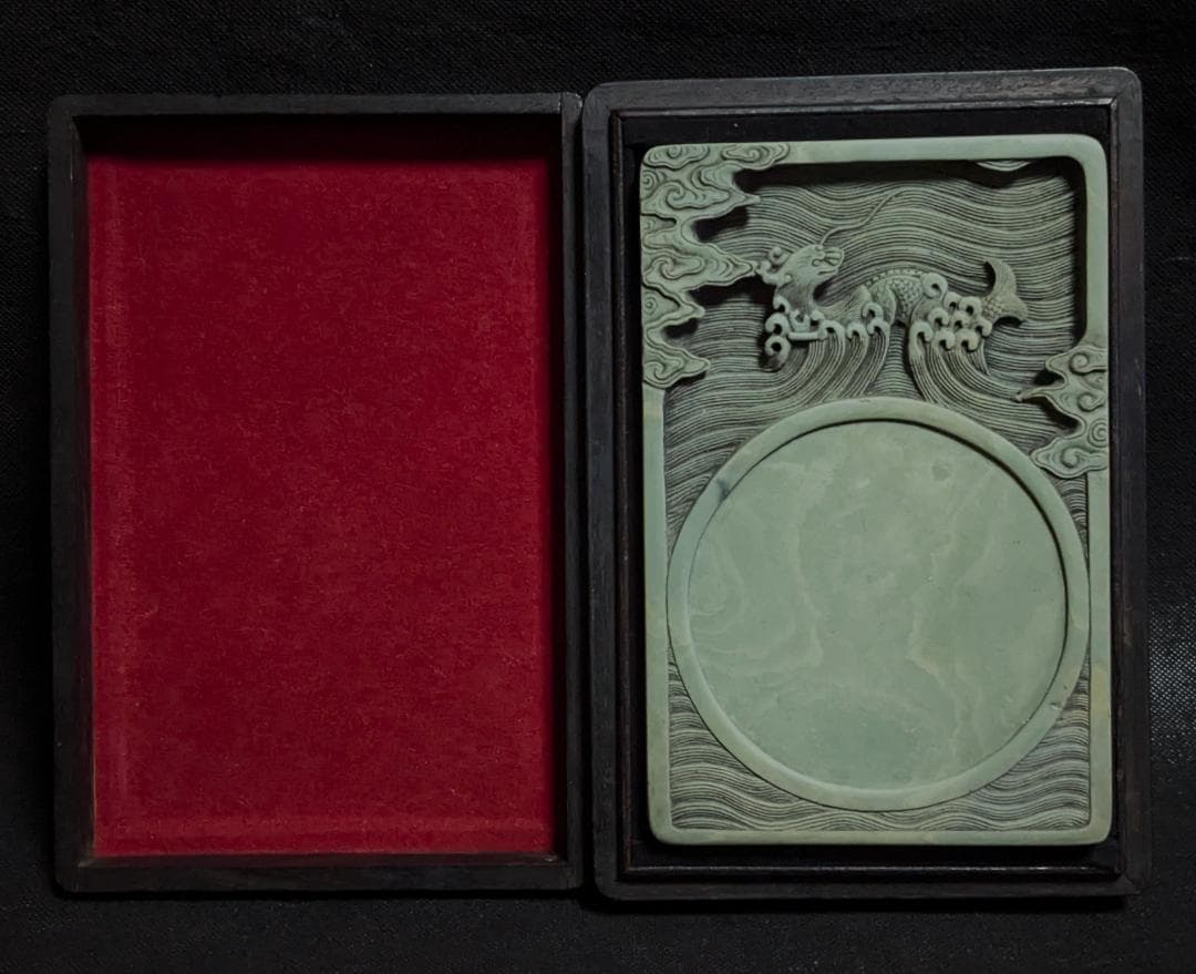 【松花江緑石　龍馬波濤文時代硯】◆淡緑に白雲紋美石◆上箱◆松花石◆検→端渓・歙州