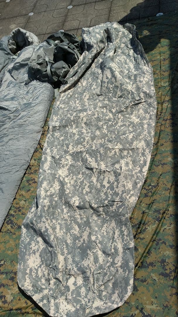 キャンプに! Wahiawaアメリカ陸軍 ACUモジュラースリーピングバッグ1個