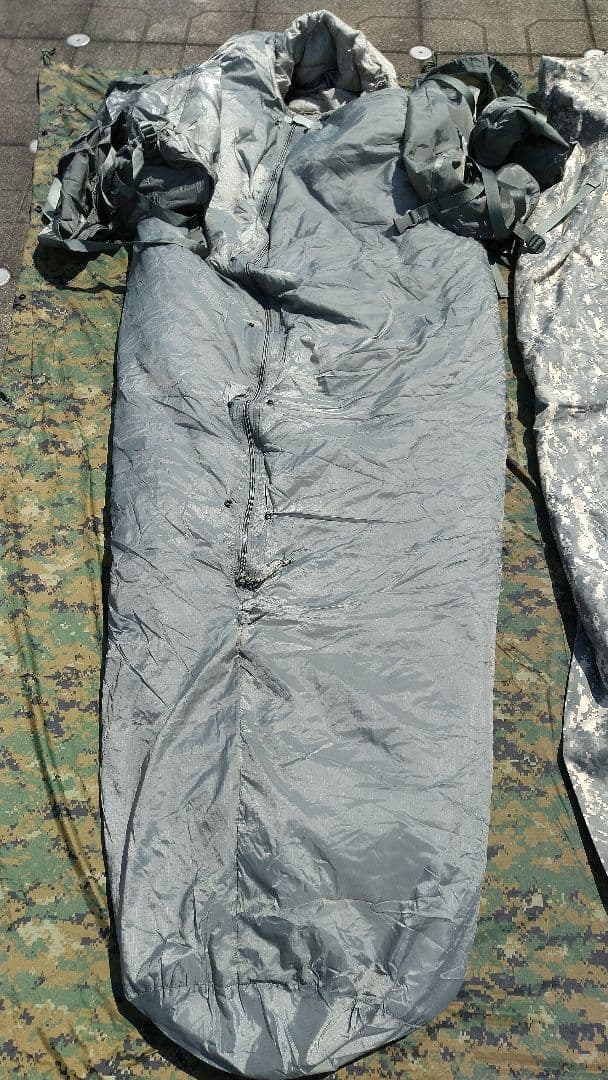 キャンプに! Wahiawaアメリカ陸軍 ACUモジュラースリーピングバッグ1個