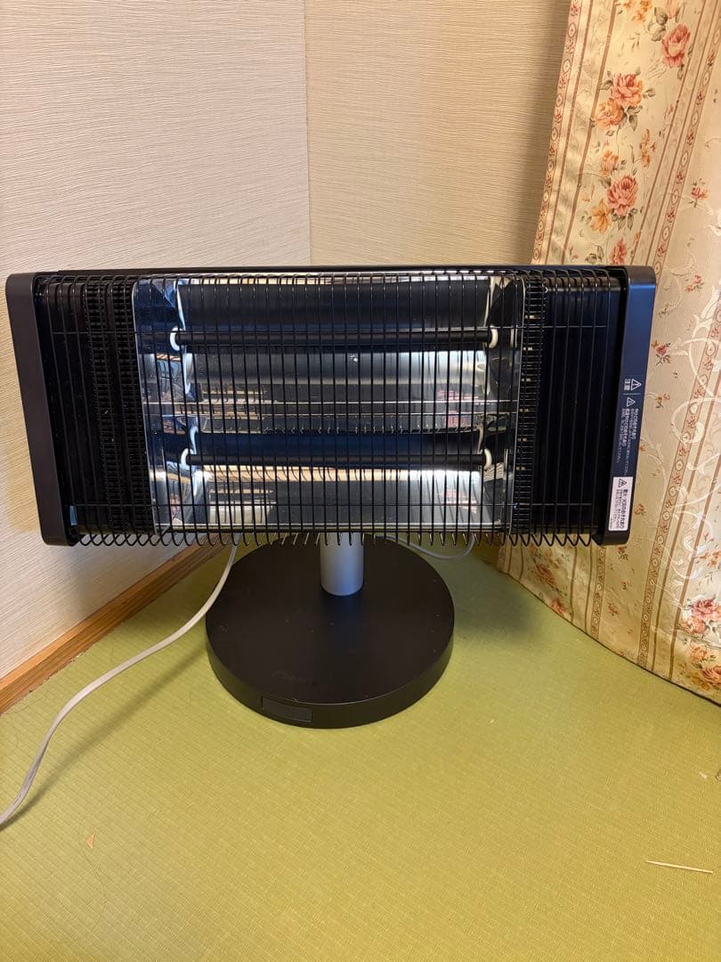 タワー型電気ヒーター ブラック