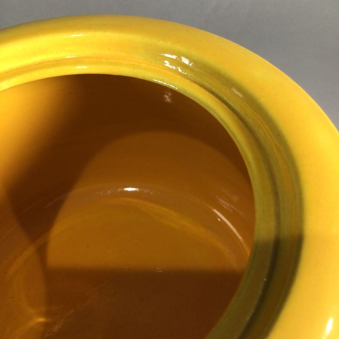 Ｐ２９８　香炉　『在銘』『黄交趾』『唐草文』『三ツ足香炉』　木箱　茶道具