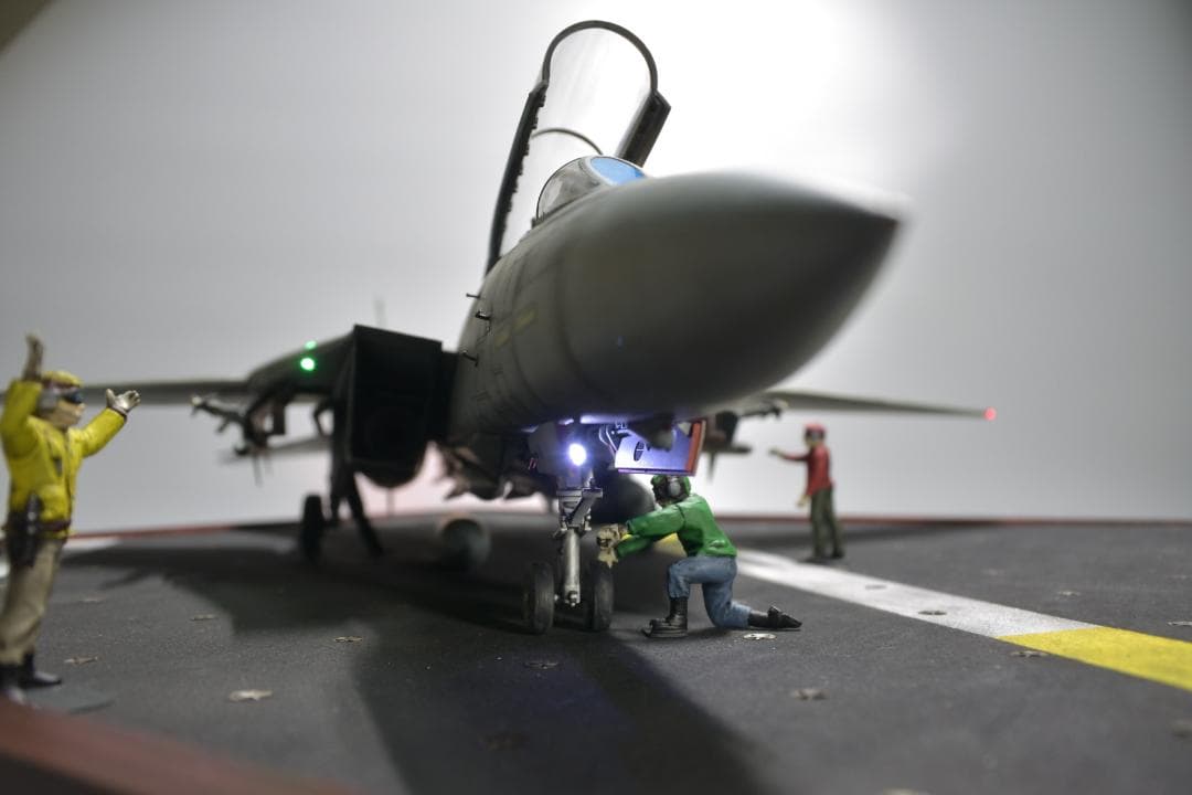 タミヤ F-14A トムキャット 1/48 電飾ジオラマ