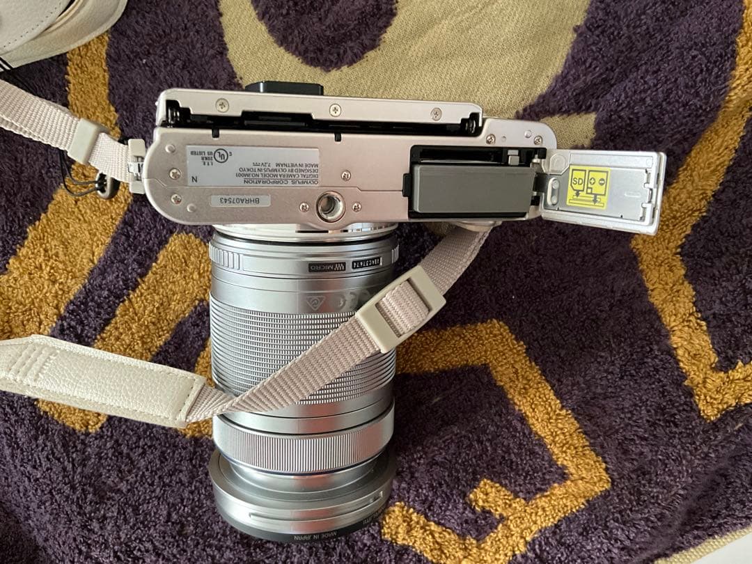 【がーる】OLYMPUS PEN E-PL8ミラーレスカメラ ダブルズーム