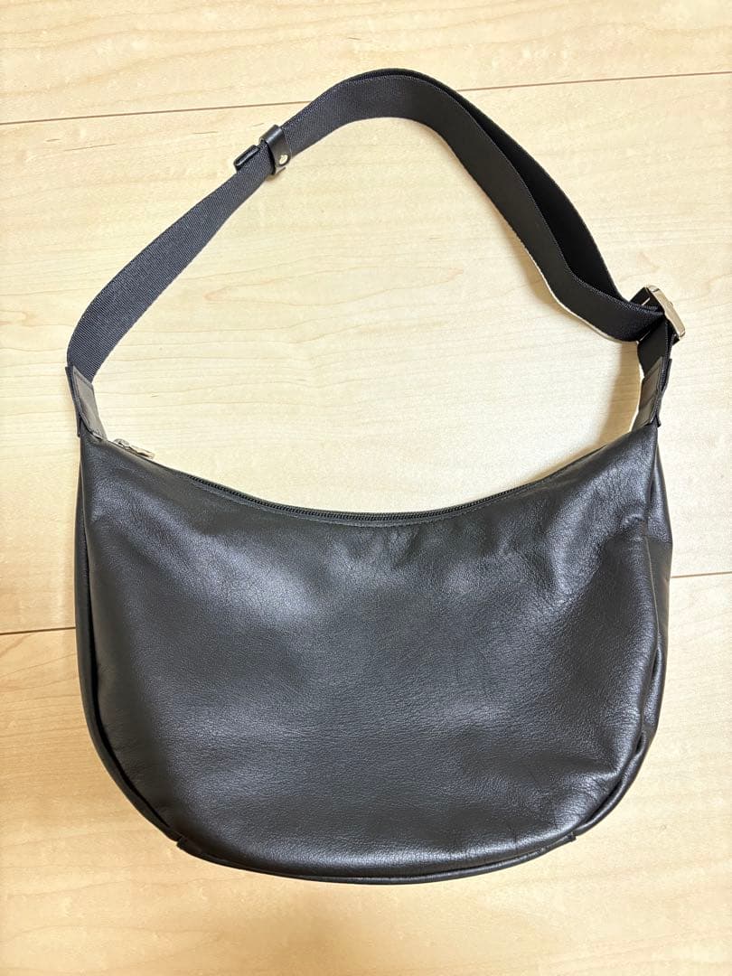 russet ラシット　ブラック ソフトレザーラウンドショルダーバッグ