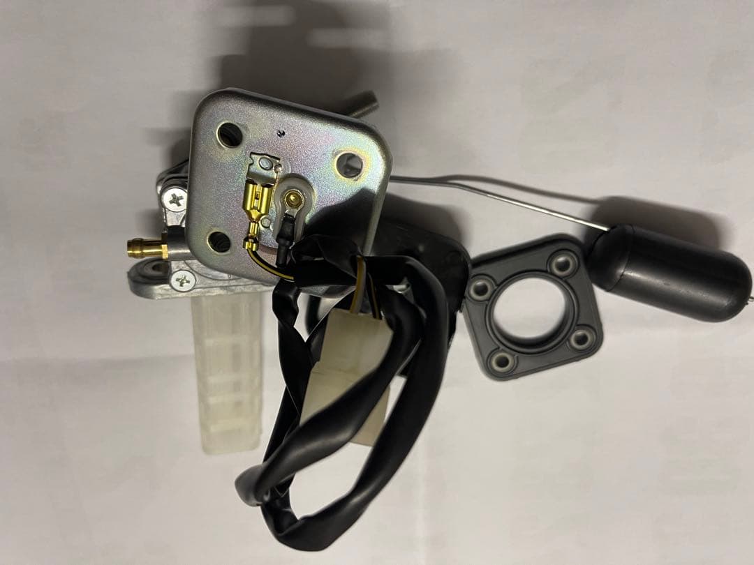 GPZ900r 燃料コックフューエルレベルセンサー 燃料計センサー中古