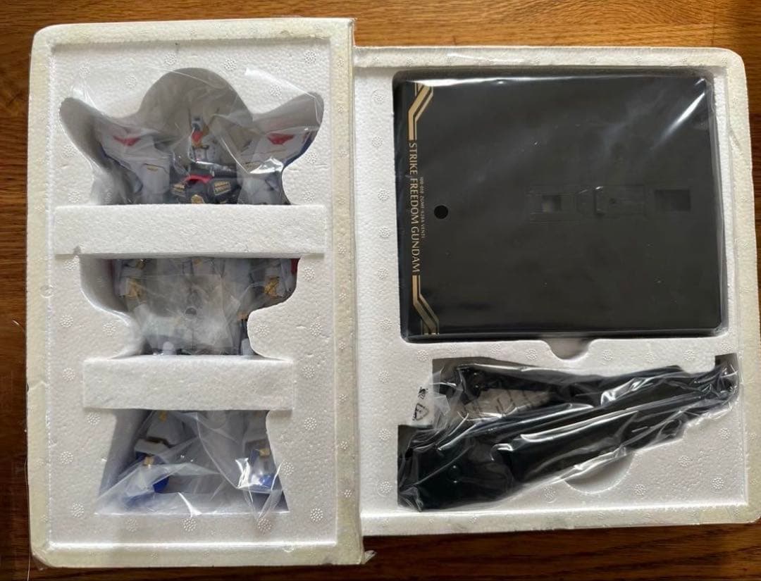 メタルビルド　ストライクフリーダム　SOUL BLUE.&光の翼