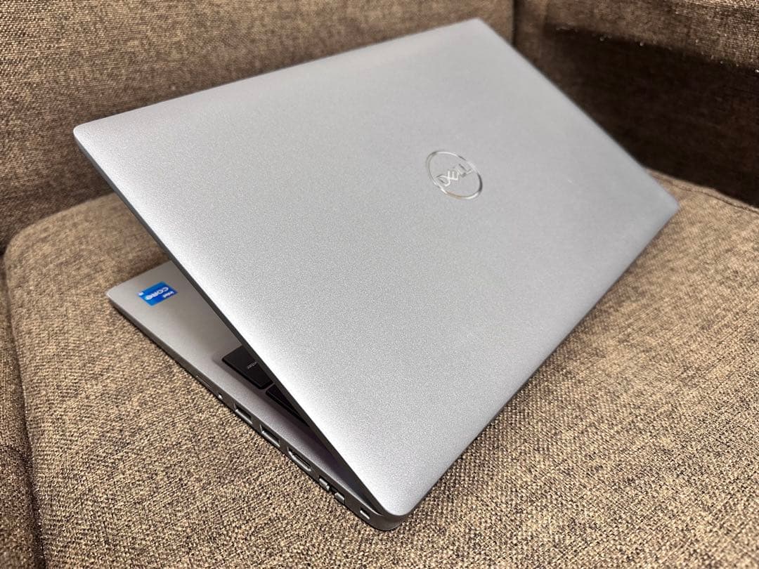 DELL ノートPC 15.6インチ　touch screen i5-11世代