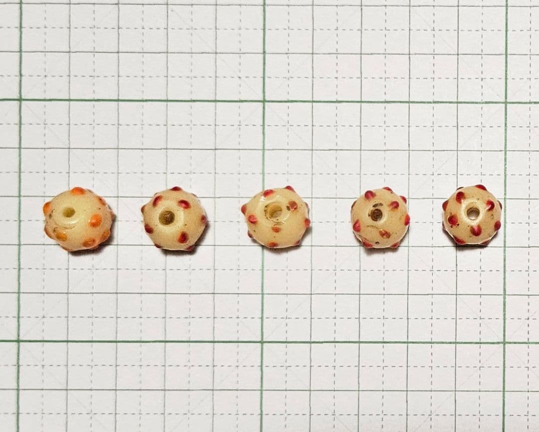 アフリカとんぼ玉　アンティーク　レイズドスカンク　特色