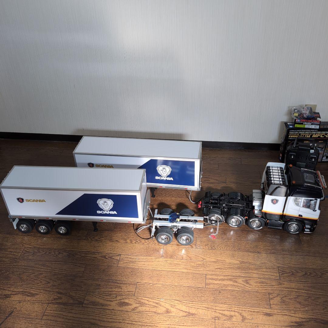 タミヤスカニア ダブルス大型トレーラー LEDキャブサスとリーフサス付き。
