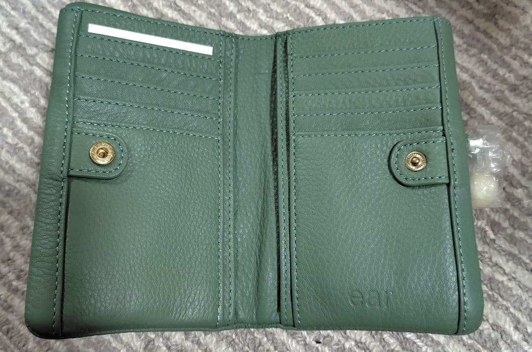 【未使用品】イアパピヨネ　がま口二つ折り財布　スモーキーグリーン