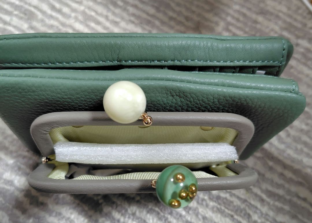 【未使用品】イアパピヨネ　がま口二つ折り財布　スモーキーグリーン