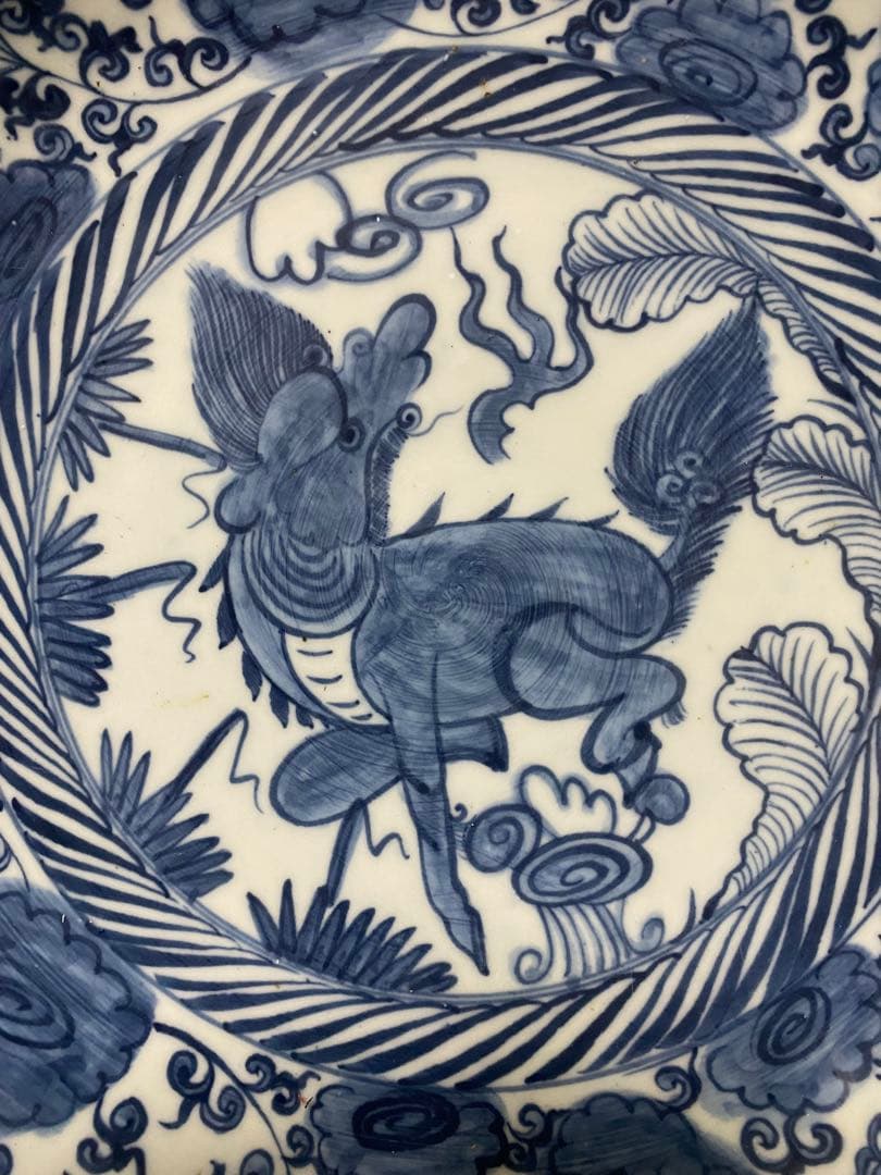 清朝　青白磁の神話的生物の皿　セット2枚