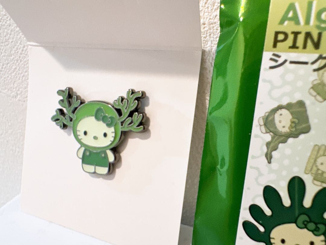 日本館限定　ピンバッジ　万博　モズク　藻キティ　藻類キティ